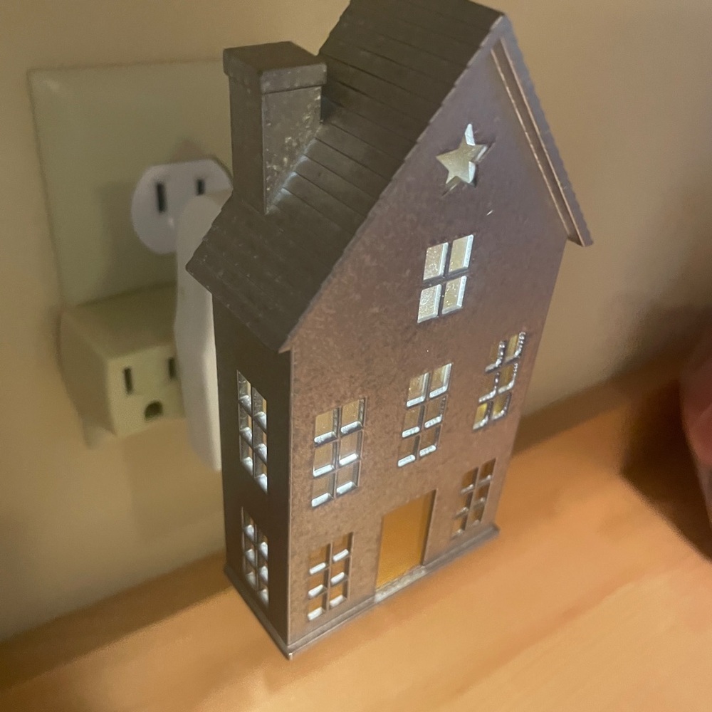 Bath and body works silver house room scent plug in